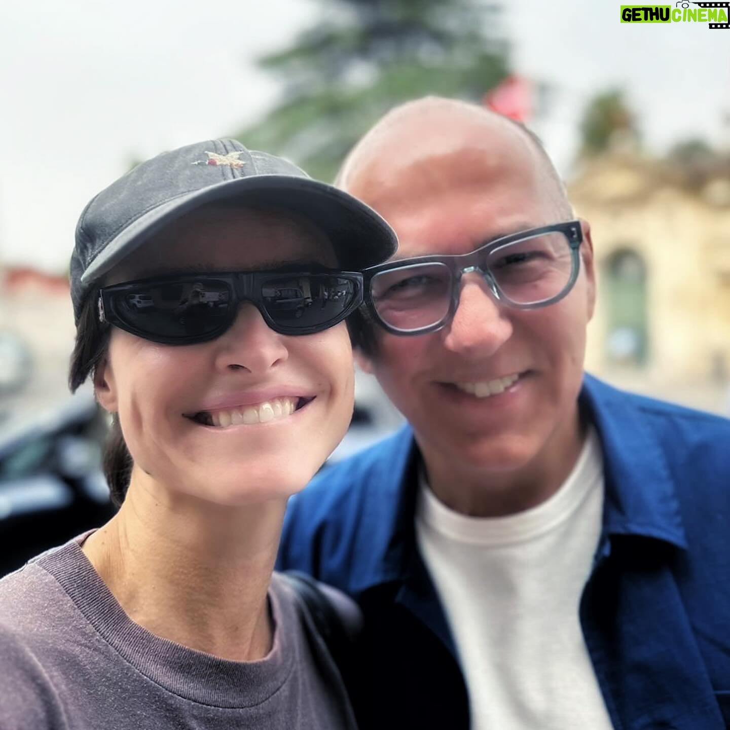 Ferzan Özpetek - 15.1K Likes - “Per essere sereni, bisogna conoscere i confini delle nostre possibilità, e amarci come siamo” (Romano Battaglia). L’amore cresce con la conoscenza. Ti auguro un sereno Giovedì e di amarti così come sei perché riconosci che oltre i difetti hai anche tanti pregi (Don Francesco).
La mia assistente alla regia @lasmutniak #sopraluoghi #emozioni #19attrici #meraviglie #newmovie