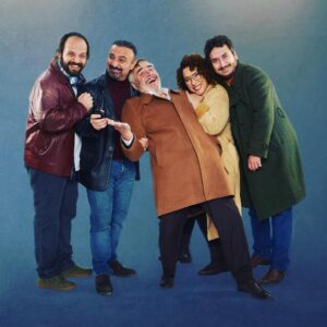 Feyyaz Yiğit Instagram - Gülerken sümüğü akanlar, midesinin suyu ağzına gelenler ya da çok gergin sivilceleri çatlayıp da içindeki irini sızmaya başlayanlar en arkadan bilet almaya dikkat etsinler. Umarım çok seversiniz... #cinayetsüsü @cinayetsusufilm