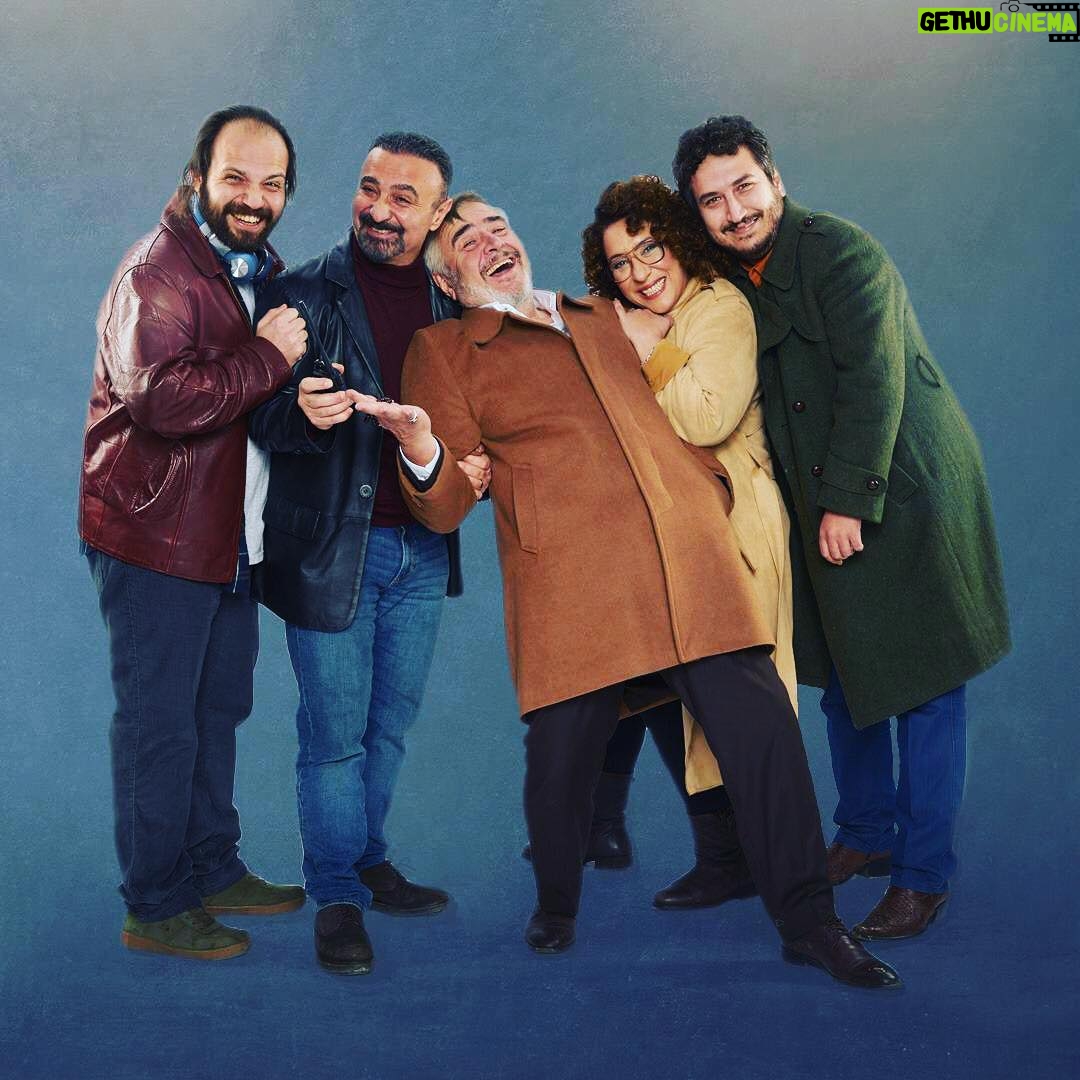 Feyyaz Yiğit - 11.4K Likes - Gülerken sümüğü akanlar, midesinin suyu ağzına gelenler ya da çok gergin sivilceleri çatlayıp da içindeki irini sızmaya başlayanlar en arkadan bilet almaya dikkat etsinler. Umarım çok seversiniz... #cinayetsüsü @cinayetsusufilm
