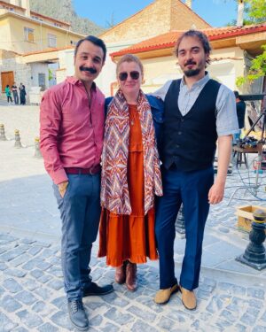 Feyza Işık Instagram - Canlarım🌸🙏🏻✨ @esereyuboglu @hsynsevimli