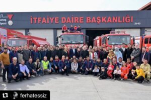 Feyza Işık Instagram - #Repost @ferhatessiz with @use.repost
・・・
Biz birlikte güzeliz 🇹🇷 Yavrulamızın,Milletimizin yüzleri her daim gülsün.

Deprem felaketinden etkilenen kardeşlerimizin yaralarını bir nebze olsun sarmak için Kahramanmaraş’taydık. TRT Genel müdürü Sn.Mehmet Zahid Sobacı, TRT Genel Müdür Yardımcısı Sn.Ziyad Varol ve Gönül Dağı oyuncularımız ile yavrularımızın yüzünü birazda olsa güldürebilmek, milletimizin yaralarını birazda olsa sarabilmek için gayret ettik.