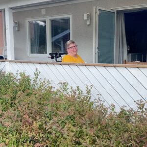 Filip Hammar Instagram - Visserligen socialt distanserat, men alltid lika uppfriskande med en uppdatering om livet hos min älskade syster i Köping.