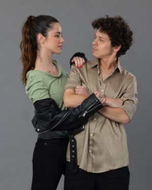 Filipa Pinto Instagram - Lili e Rómulo numa tela em branco porque de cenário já têm muito 😏🧨❤️‍🔥 @queroevivertvi