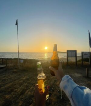 Filipa Pinto Instagram - amigas, pôr do sol e uma cabana 🌈