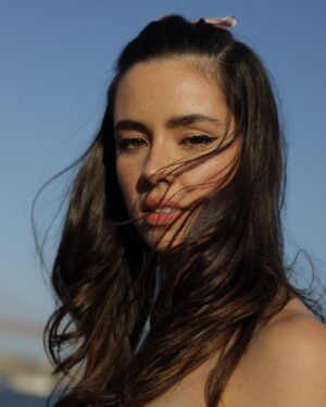 Filipa Pinto Instagram - It feels like summer 🎀 @tvioficial 

📸: @martafernandes.ph 
@mais.que.uma 
@hitmanagement 

Styling @drucaa & @dianarconceicao 
Make up @raquelestevens 
Hair @madmoisellehairstylist
Vestido @_nunomiguelramos
Jóias @carolinacurado 
Sandálias @seaside.oficial