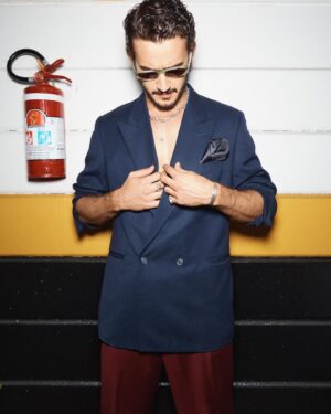 Filipe Bragança Instagram - Aproveitem porque vai demorar pra eu me vestir tão elegantemente assim de novo 💎 

Fotos: @igorkalinouski 
Styling: @helenomanoel 
Grooming: @fernandissimo 
Produção de Moda: @fabosafabosa
Ass. de Fotografia: @vicavalcante_ _ @parfenovas_