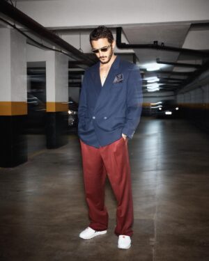 Filipe Bragança Instagram - Aproveitem porque vai demorar pra eu me vestir tão elegantemente assim de novo 💎 

Fotos: @igorkalinouski 
Styling: @helenomanoel 
Grooming: @fernandissimo 
Produção de Moda: @fabosafabosa
Ass. de Fotografia: @vicavalcante_ _ @parfenovas_