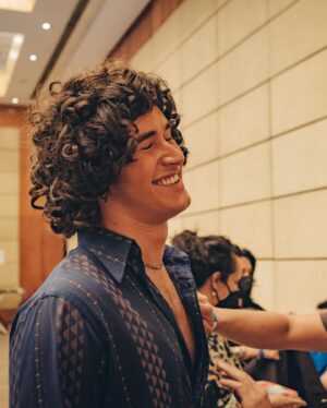 Filipe Bragança Instagram - MEU SANGUE FERVE POR VOCÊ HOJE NOS CINEMAS DE TODO O BRASIL 🪩❤️‍🔥✨

Obrigado ,

@manequimfilmes 
@mar_filmes 
@amaiaprodutora 
@joanamariani 
@dimaia 
@pmachline 
e parabéns pela incrível realização que é lançar um filme. 🎞️

Obrigado @fernandaribasmanagement & @enne.ag pela parceria imprescindível!⚡️

#meusangueferveporvocê