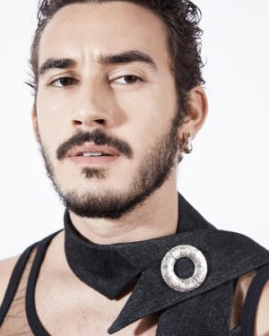 Filipe Bragança Instagram - Na beca por @helenomanoel , pra pré-estreia de MEU SANGUE FERVE POR VOCÊ em São Paulo ✨⚡️

Fotos: @igorkalinouski 
Grooming: @fernandissimo 
Produção de Moda: @fabosafabosa 
Ass. de Fotografia: @vicavalcante_ @parfenovas_ 

#meusangueferveporvocê