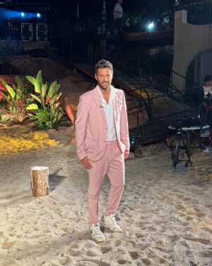 Filippo Bisciglia Instagram - … Buona notte da “FIL” 😂… #Fil #temptationisland #buonanotte #primapuntata #primofalo #falodiconfrontoimmediato