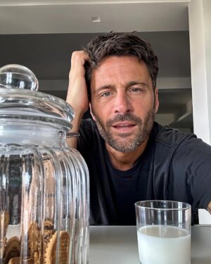 Filippo Bisciglia Instagram - … buon giornoooo … domanda tecnica: 
 … che fate stasera ??? 😂🔥🌴
#temptationisland #falodiconfronto #lunedisera #primaserata #canale5