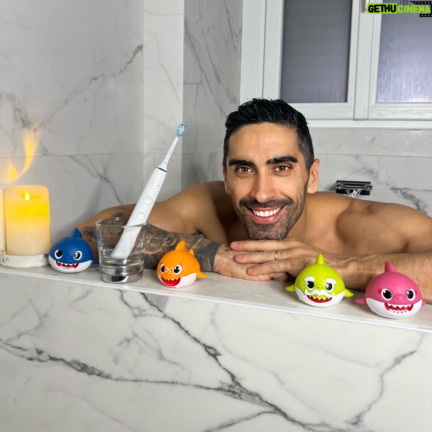 Filippo Magnini - 1.9K Likes - In solitaria o in compagnia 🦈… sempre con il mio Philips Sonicare .
Keep smiling
#PhilipsSonicare #DiamondClean9000 #PhilipsSonicareIsYou #Sorriso #Smile #adv @philipsitalia