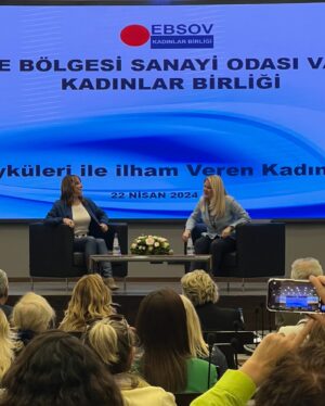 Filiz Taçbaş Instagram - Kadın olmak…🌸🌺🧿 güçlü kadınlar🩵💐..Arkadaşım Prof.Dr. Deniz Ülke Arıboğan ve İş İnsanı Ayşen Zamanpur un söyleşisindeyiz..