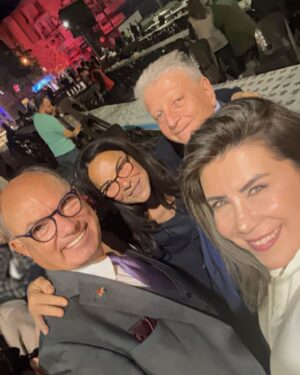 Filiz Taçbaş Instagram - Sevgili Arkadaşım Ayşegül İnceoğlu'nun Buca'da ramazan ayı boyunca düzenlediği iftar yemeğine katıldık.

Sevgili Ayşegül İnceoğlu'na aynı zamanda başkanı olduğu Yürekten Dokunuşlar Derneği'ne ve emeği geçen herkese çok teşekkür ederim.

Her zaman gönlümüz iyilikten yana.
İyilik güzeldir ve paylaştıkça çoğalır.
