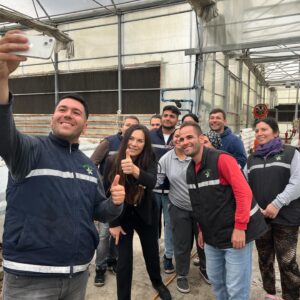 Filiz Taçbaş Instagram - Bayındır Çiçek Üreticileri Tarımsal Kalkınma Kooperatifine ziyarette bulundum. 

Başkanımız Ersoy Sümerkan’a ve çalışanlarına misafirperverliği için teşekkür ederim.

#bayçikoop #kooperatif #i̇zmi̇r #bayındır