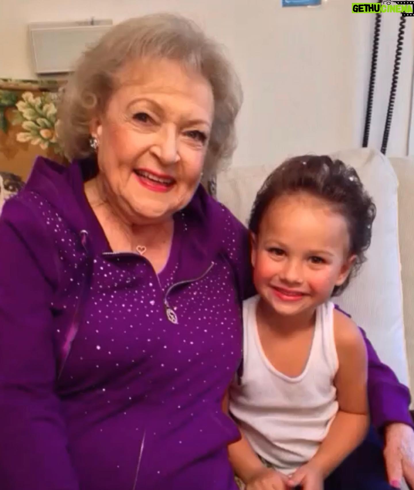 Finn Carr - 7.2K Likes - Not many actors can say they had their first table read with the glorious @bettymwhite She was everything you would have hoped she would be and more! Welcoming, kind, wicked smart, and hilarious! I’m so grateful I had the opportunity to work with her and will carry the memories of her forever in my heart. ❤️ #rip #bettywhite #icon