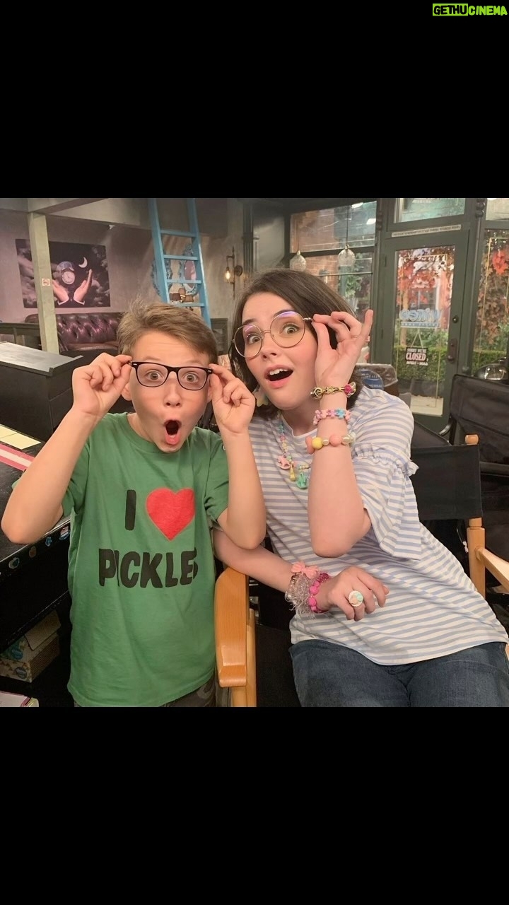 Finn Carr - 7.9K Likes - Missing this so much! #alexaandkatie #alexa #katie #netfix #jack #behindthescene
