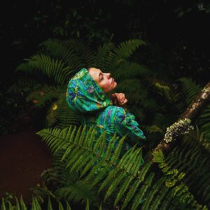 Fiona Horsey Instagram - Las mejores chaquetas para andar en las quebradas y bosques del los páramos tropicales de la bendecida tierra Colombiana! #@pleaseraincoats #chaquetas#colombia#emprendimiento #moda#pleaserain #bosquesdepalermo