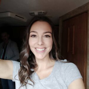 Fiona Horsey Instagram - Comparto mi cara de felicidad por estar en la gran producción El Final del Paraíso! @elfinaldelparaiso @telemundo Muy Pronto!! 🎊🎊😀😀 #elfinaldelparaiso #quepasaenelparaiso #actriz #telemundo #serie #lovemyjob💕 #actresses #sinsenossihayparaiso