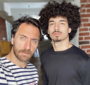 Firat Celik Instagram - Ozi enerjsini saclarından alıyor 🤣
@theoziozii 
#yeğendayı