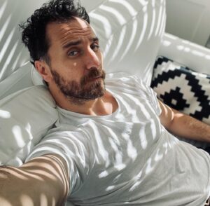 Firat Celik Instagram - Zebra deseni gibi ışık üstüme düşmüş
#selfie