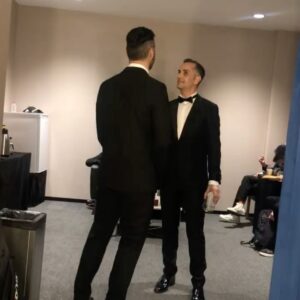 Firat Celik Instagram - Çok keyif aldığım bir gecede sahnede olup şarkılar söylemek seyircinin güzel enerjisini hissetmek dans etmek daha  ne isteyebilirim ki :) 🕺🏻💃🏻 ve tabiki 
@tgrltlk  çok çok love ❤️ Müzisyen arkadaşlara,Ekibime ve dostlarıma 🖤❤️