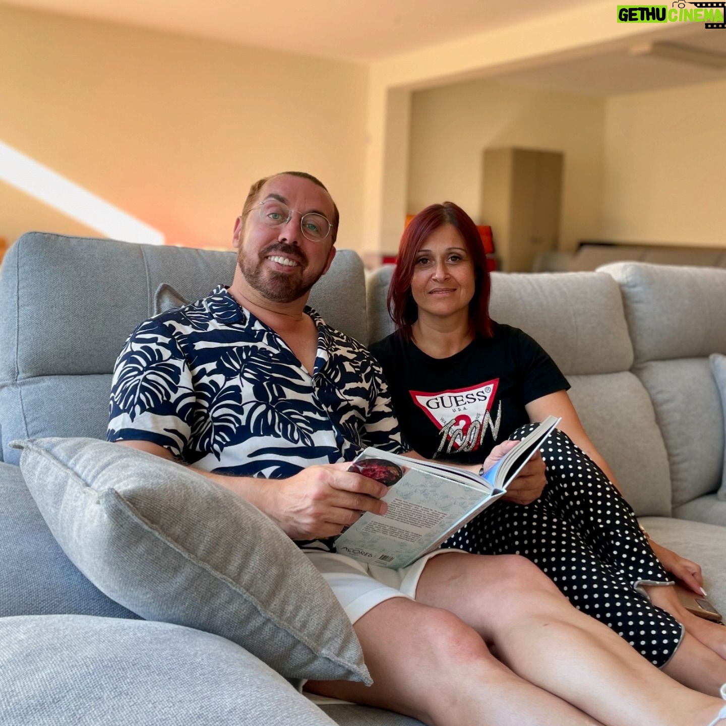 Flávio Furtado - 3K Likes - Cada um faz a cama onde se deita. Mas as minhas serão feitas pelos @estofoshappy 🥂 O difícil está a ser escolher… obrigado Glória pela paciência. Já agora, vê a segunda imagem e diz-me que cor gostas mais.