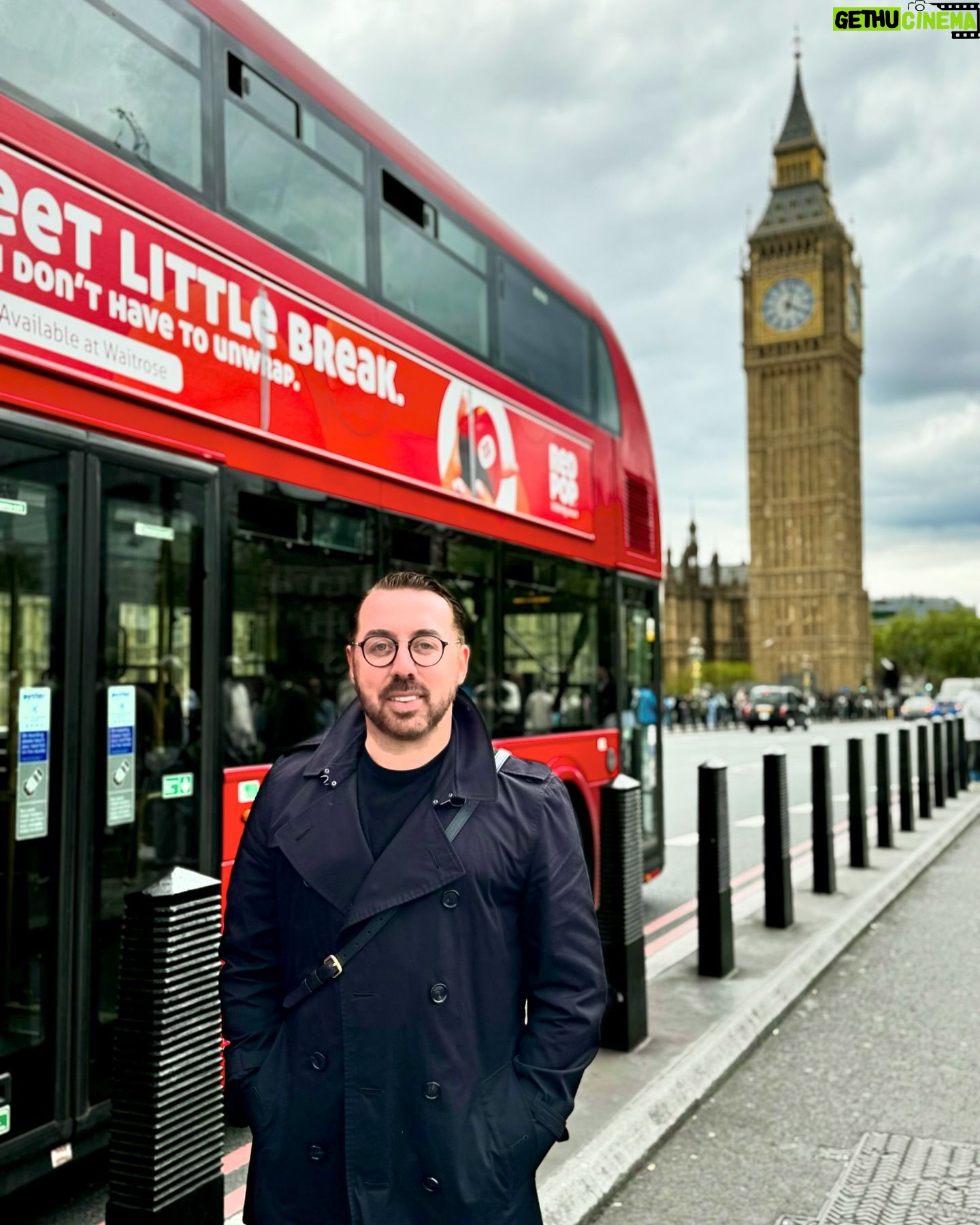 Flávio Furtado - 3K Likes - Sou apaixonado por Londres. Viveria nesta cidade. E tu?