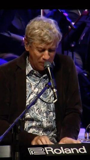 Flávio Venturini Instagram - TBT com a Orquestra Do Contra.
Musica: Céu de Santo Amaro 
Johann Sebastian Bach / Flávio Venturini 
Video: Teles