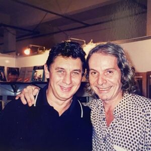 Flávio Venturini Instagram - Uma das melhores coisas da minha vida foi conhecer esse amigo e grande artista num festival em BH. Continuo sendo fã, do músico e da pessoa singular!
Feliz aniversário meu amigo irmão @betoguedes.oficial .