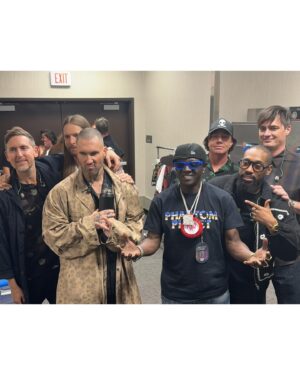 Flavor Flav Instagram - FLAVOR FLAV::: In Vegas at Maroon 5,,, what a time to be alive,!!! Their residency even more 🔥🔥🔥. 👀👀 the shirt.  #M5LV