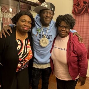 Flavor Flav Instagram - FLAVOR FLAV::: THIS ONE GOES OUT TO 
MY MOTHER - ANNA E. DRAYTON 🙏🏾🙏🏾
This is my oldest 2 sisters 
The Rev. Gayle Drayton and
Evangelist Pamela Lincoln,,, God iz Good🙏🏾