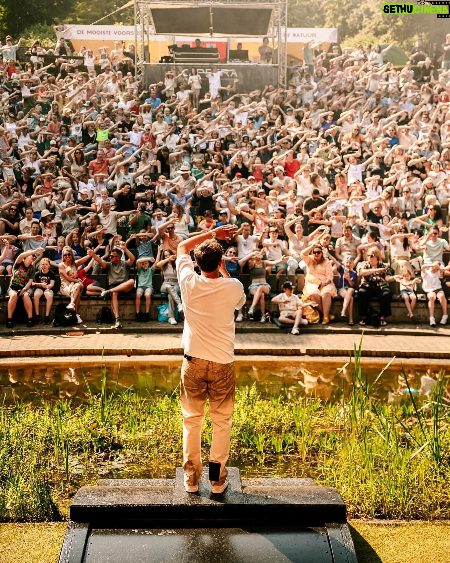 Flemming Viguurs - 5.6K Likes - 𝗖𝗔𝗣𝗥𝗘𝗥𝗔! ☀️ Genoten van 2 shows in dit prachtige openluchttheater afgelopen zaterdag. Thanks voor de heerlijke energie! ❤️
