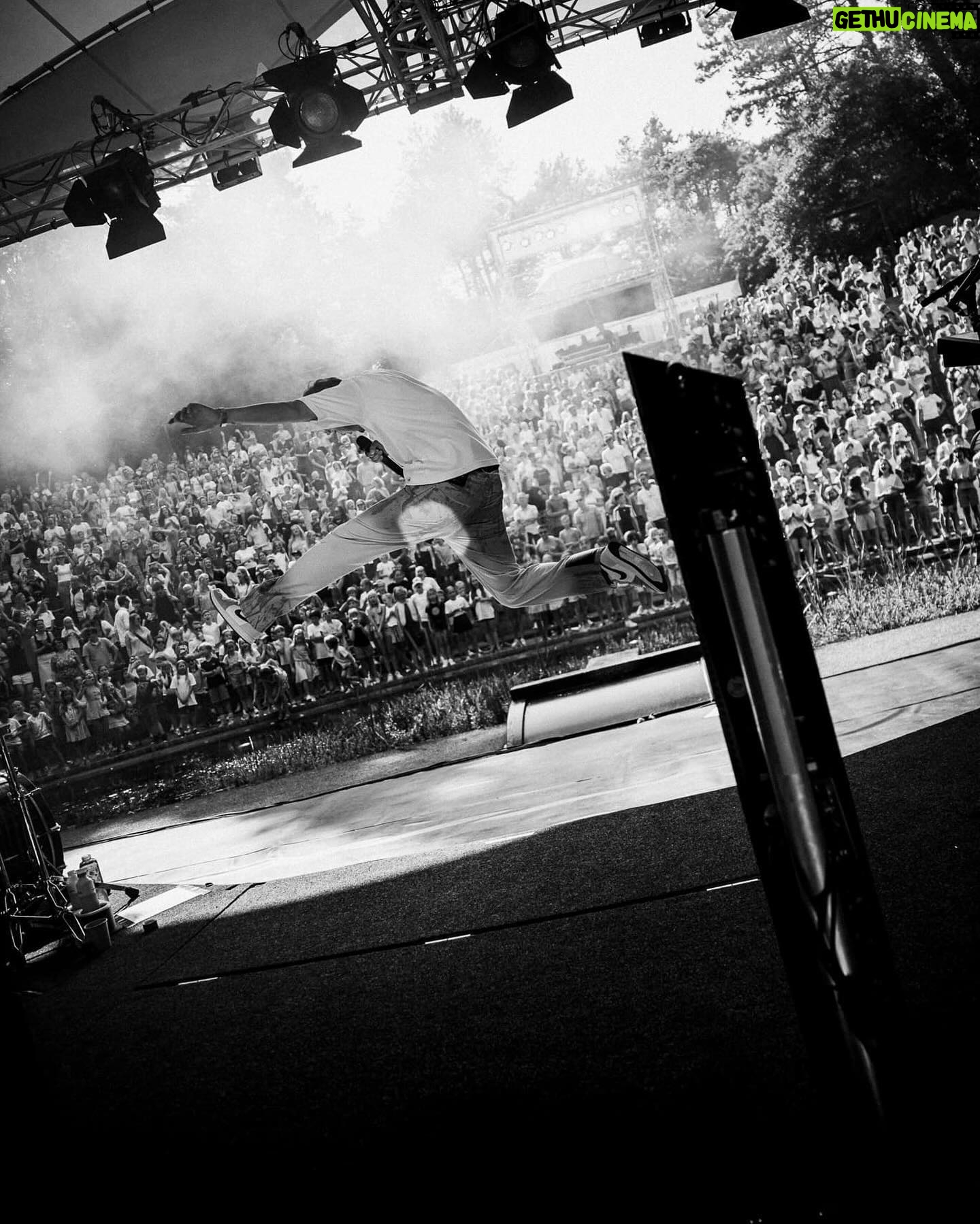 Flemming Viguurs - 5.6K Likes - 𝗖𝗔𝗣𝗥𝗘𝗥𝗔! ☀️ Genoten van 2 shows in dit prachtige openluchttheater afgelopen zaterdag. Thanks voor de heerlijke energie! ❤️