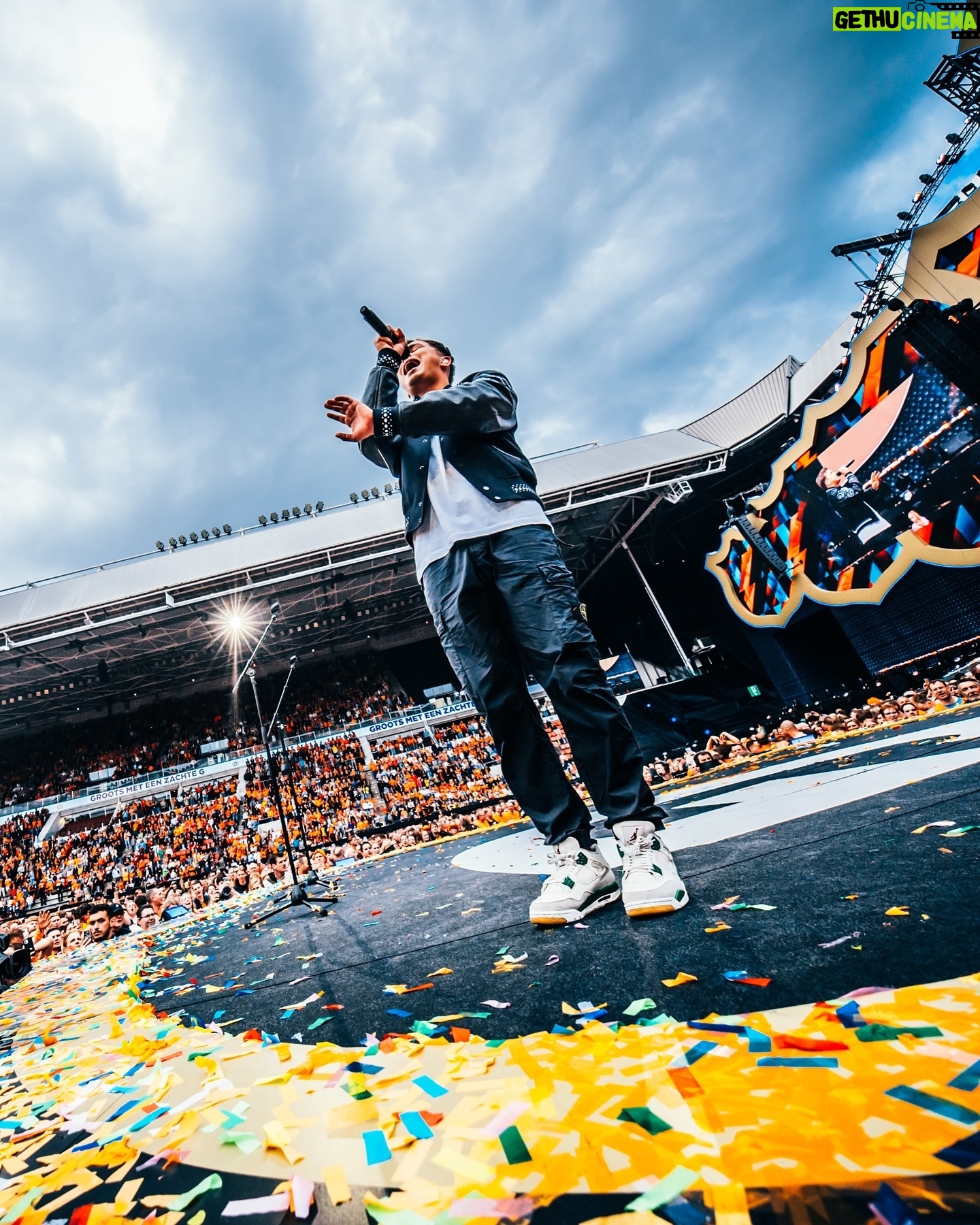 Flemming Viguurs - 8.6K Likes - 𝗚𝗢𝗢𝗗 𝗧𝗢 𝗕𝗘 𝗕𝗔𝗖𝗞! 🔥 Na een paar dagen afwezigheid door een flinke griep, blij gisteren weer terug te zijn bij Guus. Vanavond de allerlaatste! Zin in! 🙌