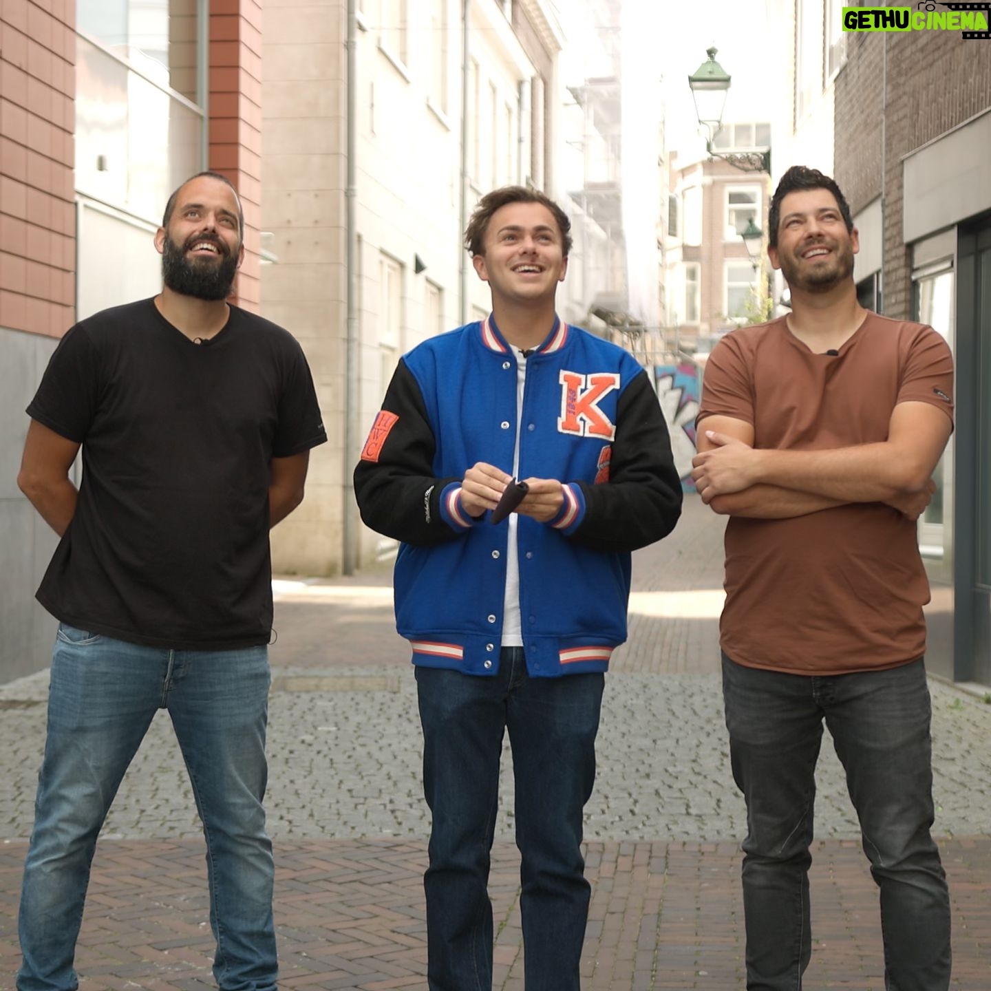 Flemming Viguurs - 6.7K Likes - “Paracetamollen” - Een buitengewone samenwerking @flemming x @studiogiftig voor het project ‘Music & Murals’. Geïnspireerd op “Paracetamollen” creërde Studio Giftig deze muurschildering hartje Den Bosch.
Aanstaande vrijdag onthullen we alle details in een speciale reel. Mis het niet! 🎬
Muziek: @flemming
Art: @studiogiftig
Speciale dank aan:
Organisatie: @zinindenbosch @kingsofcolors
Modellen: @thisiswils @klaartjevdh
Verf: @veveonl @woodfield1974
Hoogwerker: @peinemann.nl
Gevel: Van Deursen Group
Foto’s: @evido.creative @bennienhuis
#flemming #studiogiftig #musicandmurals #denbosch #streetart #paracetamollen