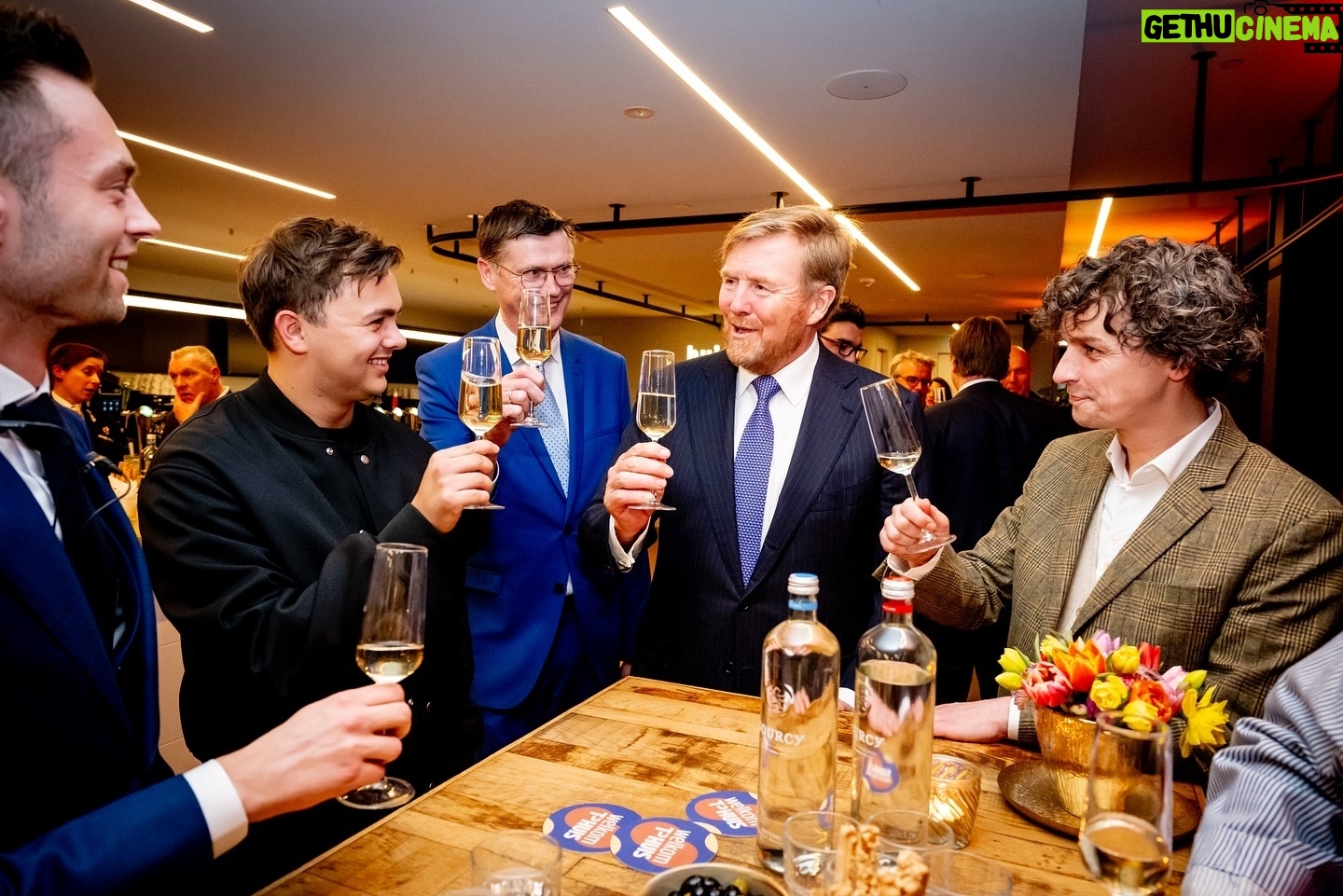 Flemming Viguurs - 7.3K Likes - CHEERS! 🥂 Een eer om op te mogen optreden tijdens de opening van Theater aan de Parade in Den Bosch en de koning te ontmoeten.