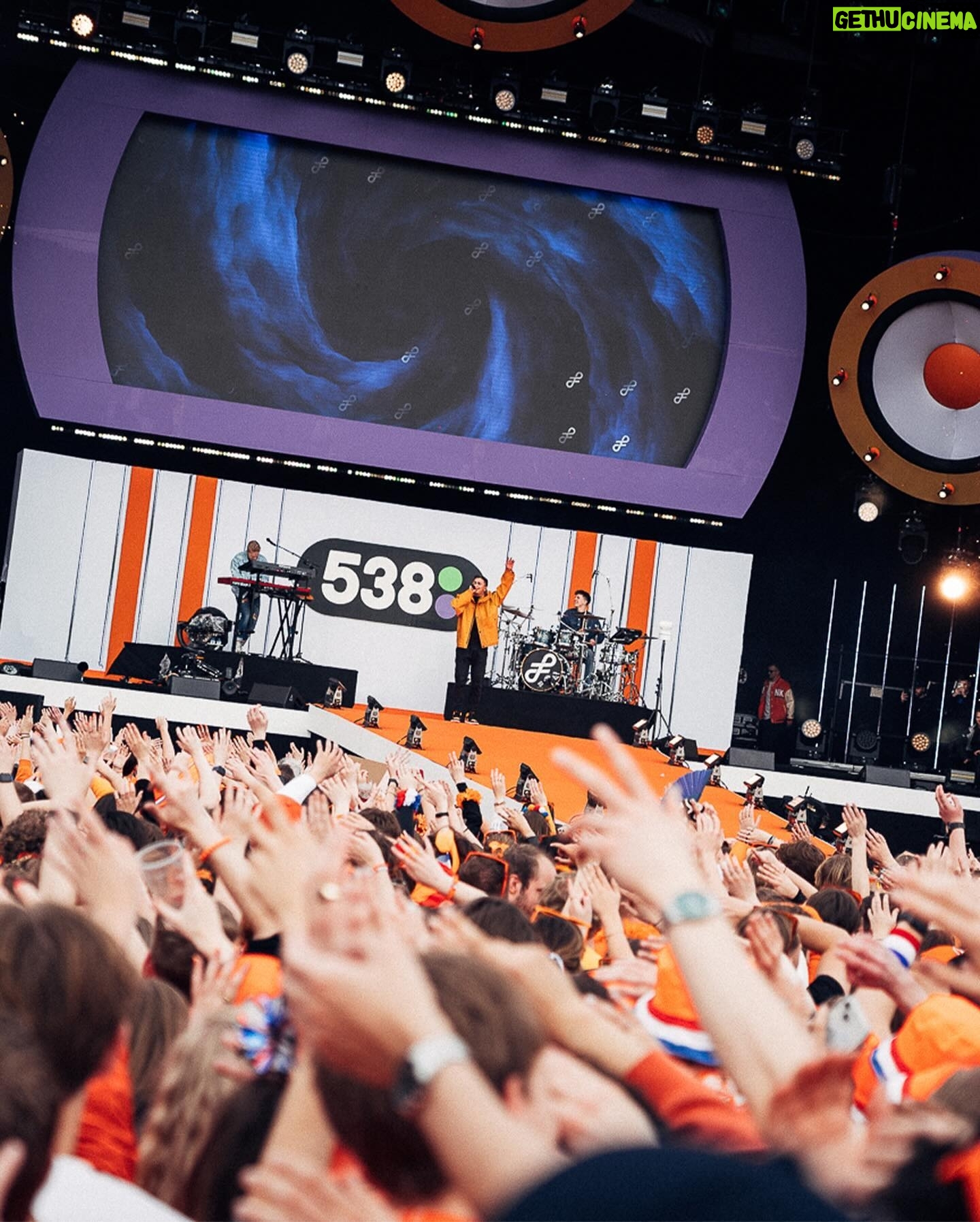 Flemming Viguurs - 8.3K Likes - Wat een heeeeerlijke energie gisteren! 🧡🤯 538 Koningsdag en Kingsland, dank jullie wel voor deze prachtige dag. 👑