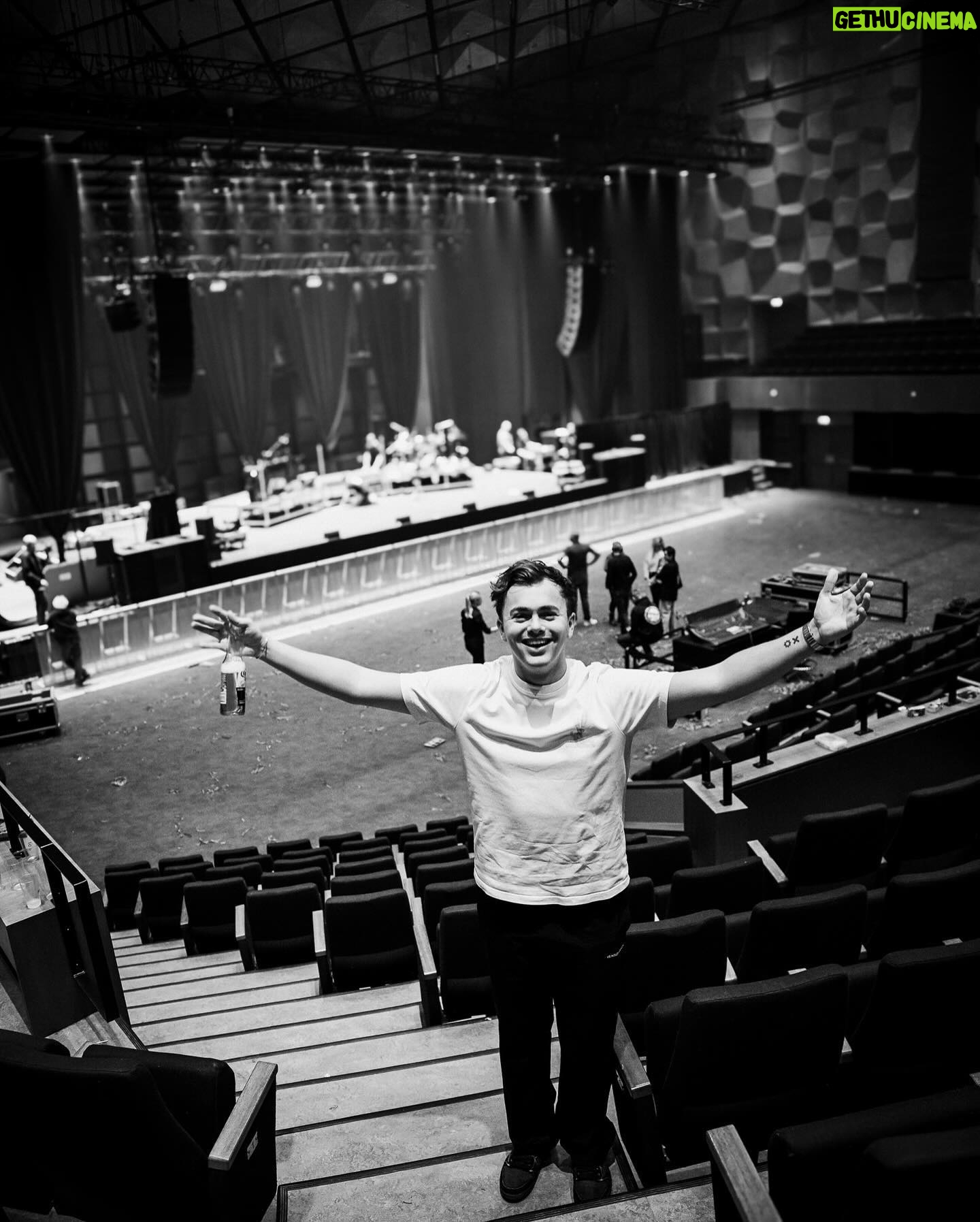 Flemming Viguurs - 7K Likes - GRONINGEN💚 Wat een feestje was het weer in de Oosterpoort! Mega bedankt voor het komen en zeker tot snel!💚
📸: @olerethans