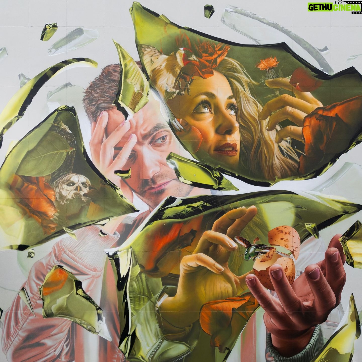 Flemming Viguurs - 6.7K Likes - “Paracetamollen” - Een buitengewone samenwerking @flemming x @studiogiftig voor het project ‘Music & Murals’. Geïnspireerd op “Paracetamollen” creërde Studio Giftig deze muurschildering hartje Den Bosch.
Aanstaande vrijdag onthullen we alle details in een speciale reel. Mis het niet! 🎬
Muziek: @flemming
Art: @studiogiftig
Speciale dank aan:
Organisatie: @zinindenbosch @kingsofcolors
Modellen: @thisiswils @klaartjevdh
Verf: @veveonl @woodfield1974
Hoogwerker: @peinemann.nl
Gevel: Van Deursen Group
Foto’s: @evido.creative @bennienhuis
#flemming #studiogiftig #musicandmurals #denbosch #streetart #paracetamollen