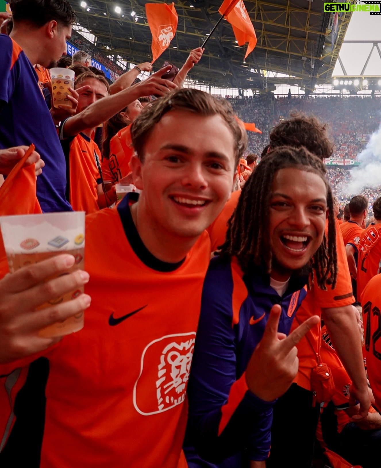 Flemming Viguurs - 17.6K Likes - Wat een sfeertje gisteren! Trots op het Nederlands Elftal hoe ze hebben gepresteerd. We blijven dromen van die titel 🏆