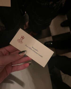 Flora Ofelia Hofmann Lindahl Instagram - Jeg glemte min sko🫢🩵