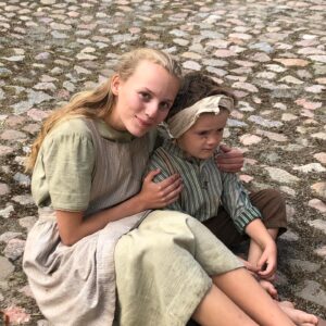 Flora Ofelia Hofmann Lindahl Instagram - Tusinde tusinde tak for Robertnomineringen i kategorien: ÅRETS KVINDELIGE HOVEDROLLE for min præstation i DU SOM ER I HIMLEN. 
Hvor er jeg bare beæret og taknemmelig - og sikke et fint selskab!!

DU SOM ER I HIMLEN er nomineret i hele 12 kategorier til Robert 2023!

TAK❤️