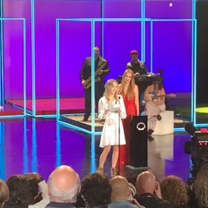 Flora Ofelia Hofmann Lindahl Instagram - I HAVE NO WORDS🤍🤍🤍🤍
This is unbelievable!!. Thank you so so much!
Congratulations to @jessicachastain who I share this honorable award with!
This is beyond anything I could ever imagine.

And of course huge congratulations to @tea_lindeburg who won the award for BEST DIRECTOR. 

I’m so proud and I’m so grateful. Thanks for having me @sansebastianfes 

THANK YOU!<3