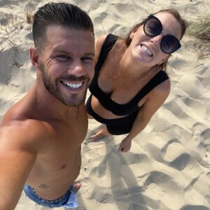 Florent Ré Instagram - Je suis tombé pour elle ……..
#dunedupyla #amour #amoureux #famille