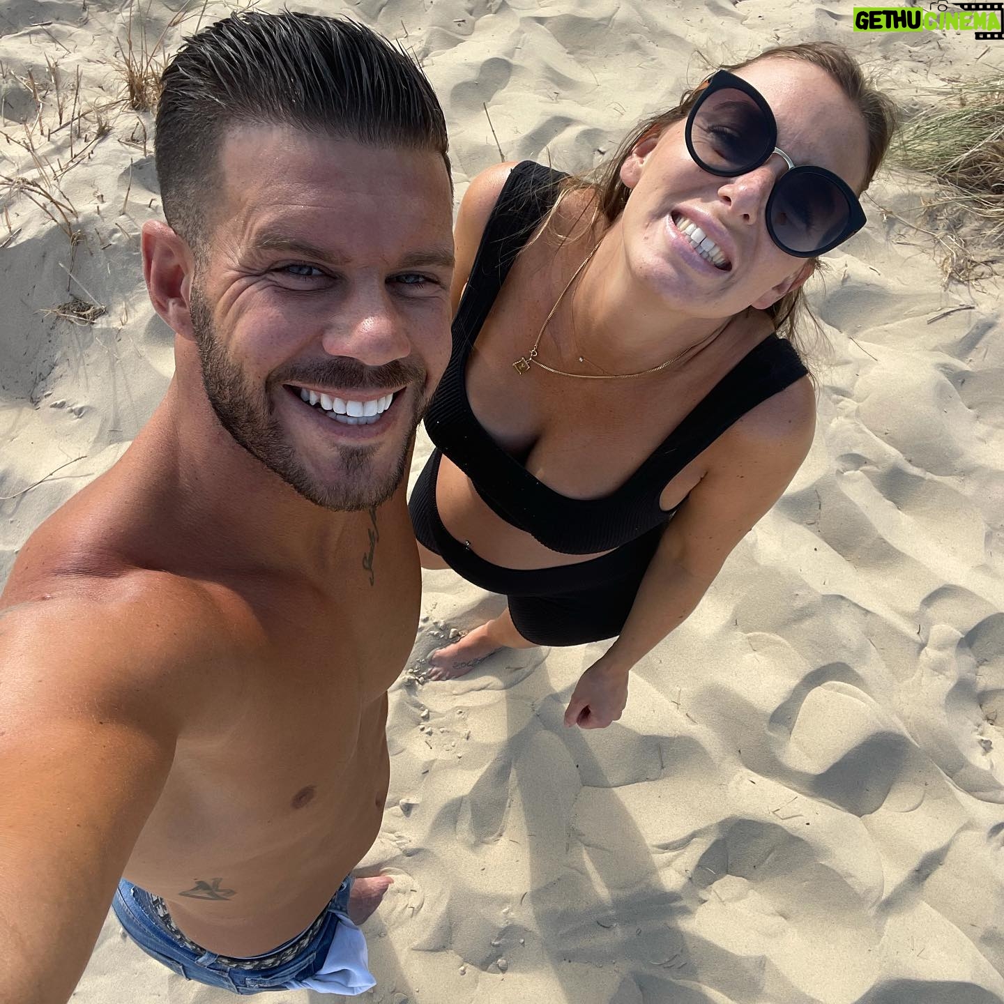 Florent Ré - 7.1K Likes - Je suis tombé pour elle ……..
#dunedupyla #amour #amoureux #famille