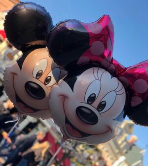 Florent Ré Instagram - Deux jours à Disneyland Paris avec ma petite femme un week-end magique et vous les loulous vous aimez Disneyland Paris ?