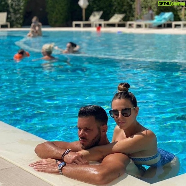 Florent Ré - 3.7K Likes - Tu me combles tellement de bonheur chaque jour.
JE T’AIME À LA FOLIE @yvane_jhn
#monaco #monaco🇮🇩 #montecarlobay