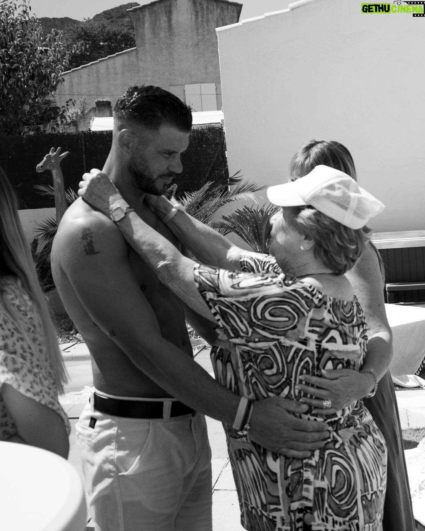 Florent Ré - 7.2K Likes - Rien de plus beau que l’amour d’une grand-mère ..
Je t’aime fort mamie ♥️♥️♥️
#amour #mamie #famille