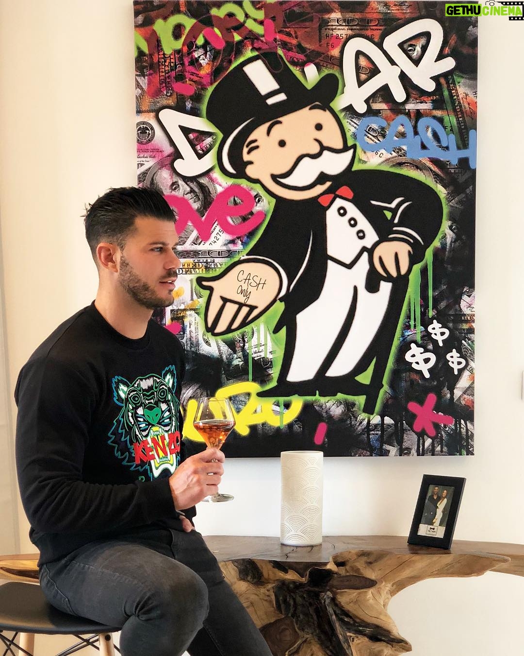 Florent Ré - 4.2K Likes - Bon week-end à vous les loulous pour moi ce soir c’est soirée en amoureux et vous que faites-vous ce week-end?
@thepoplace je kiff trop mon tableau
